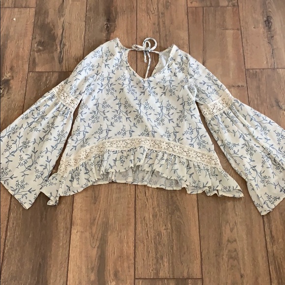 Cream floral vneck bell sleeve crop top - Picture 2 of 5